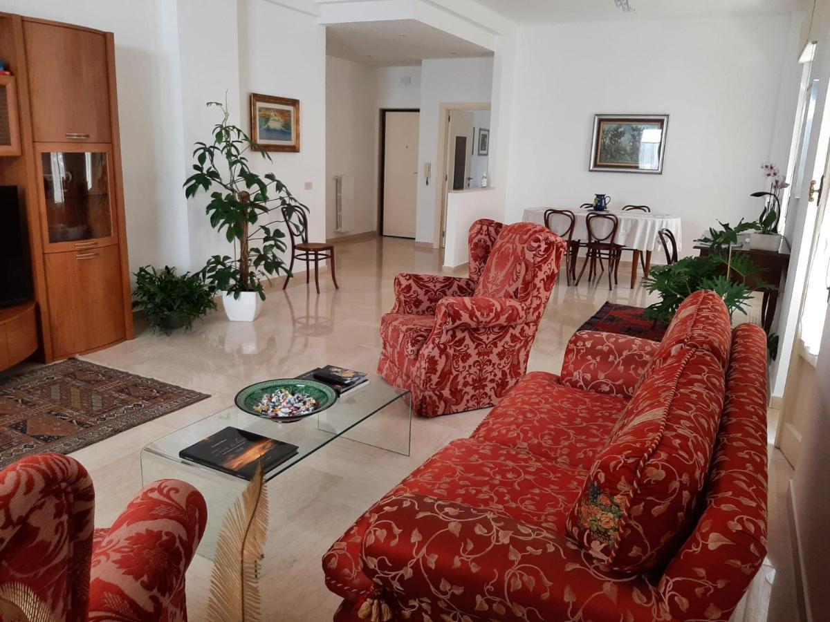 Interno13Bari Villa Buitenkant foto