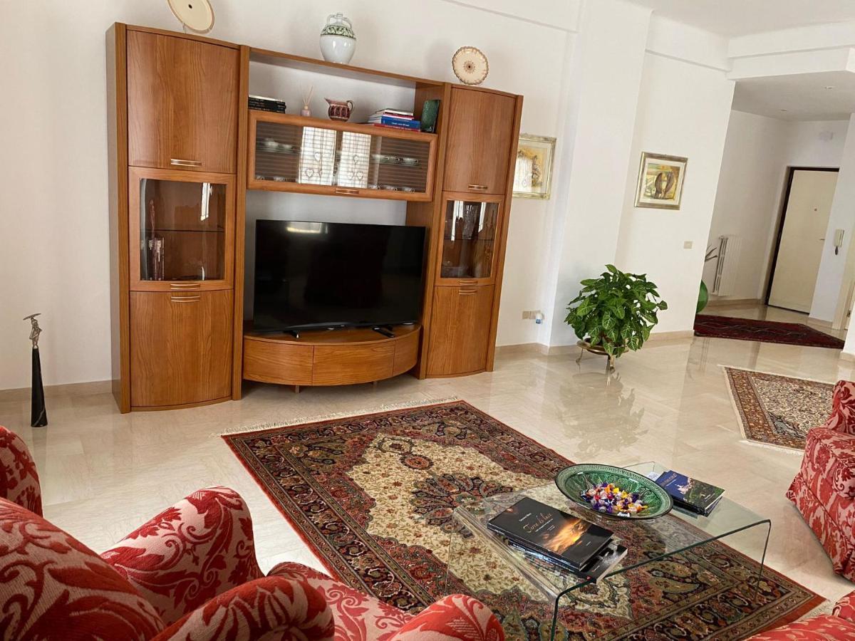 Interno13Bari Villa Buitenkant foto